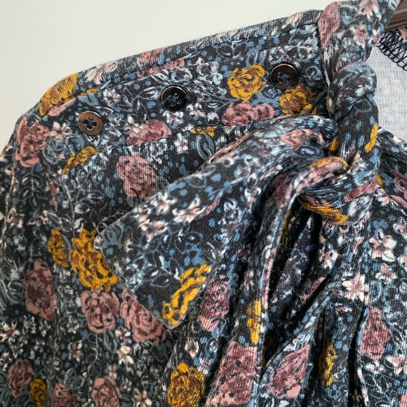 RW&CO floral blouse top - Picture 3 of 4